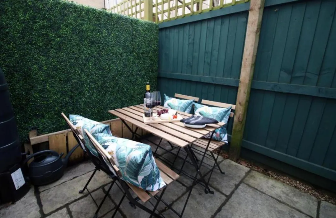 Bath Townhouse Retreat: Central Luxury with Garden-1